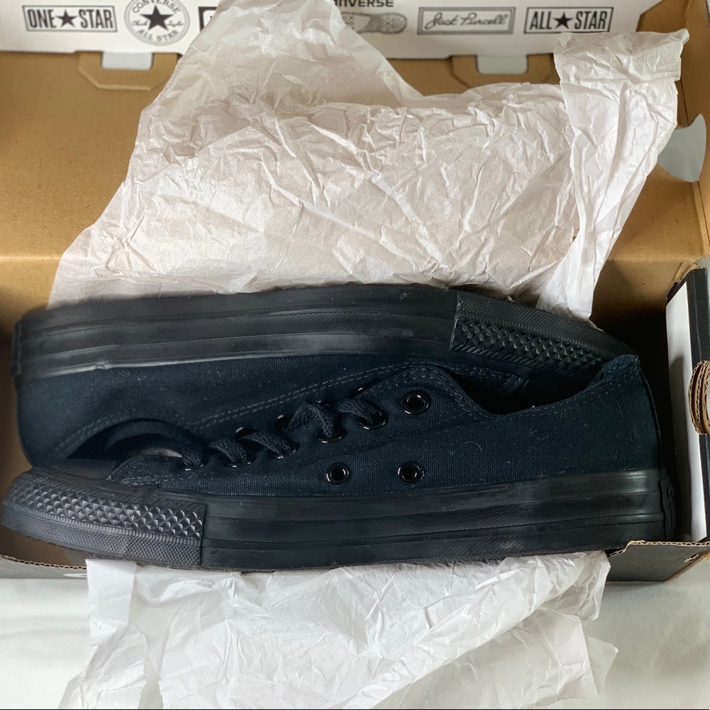 All black converse !